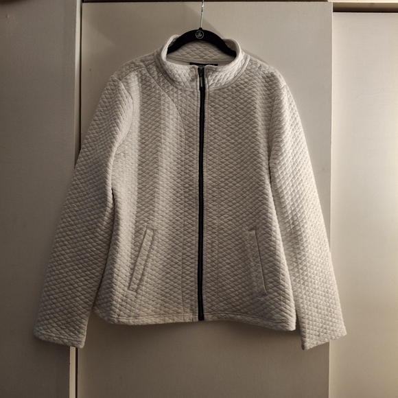 Onque Casuals Jackets & Blazers - Onque Casuals White With Bkack Zip Up Sweater Quilted Knit